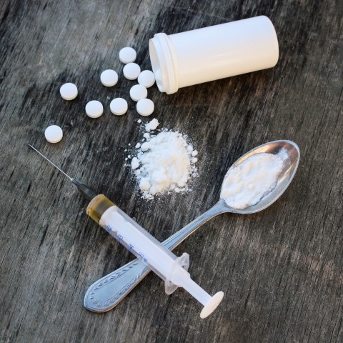 bigstock-White-pill-syringe-and-heroin-94632920-min
