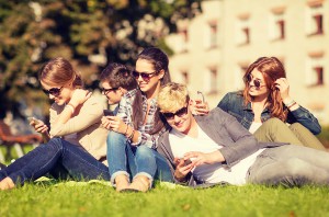 study_most _teens_have_smartphones_and_go_online_every_day